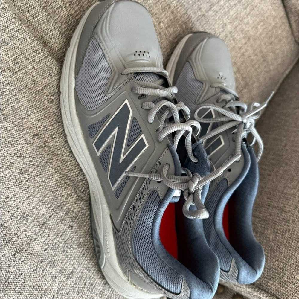 New Balance Men's Sneakers in Gray and Red